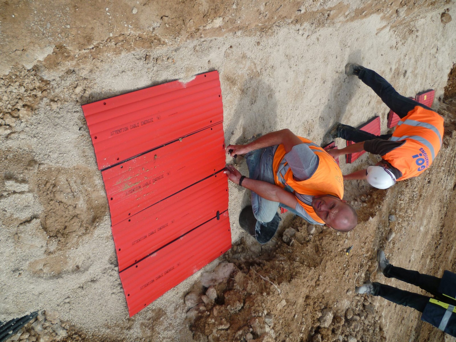PLYFORT T14 ROUGE 25 cm x 1 m – Image 3